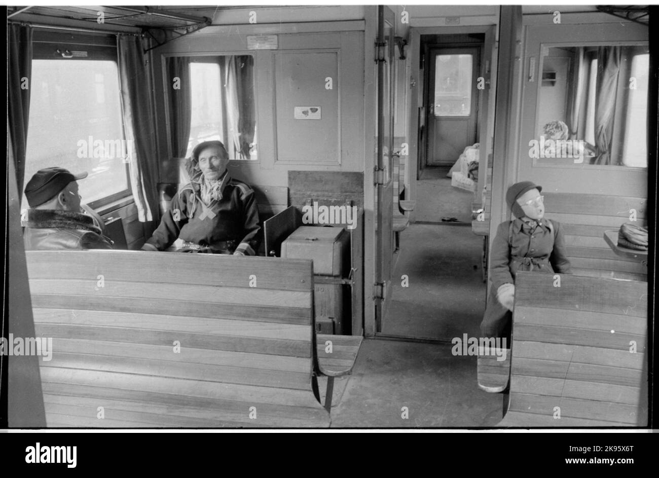 Train de voyageurs en voiture de classe 3rd. Banque D'Images