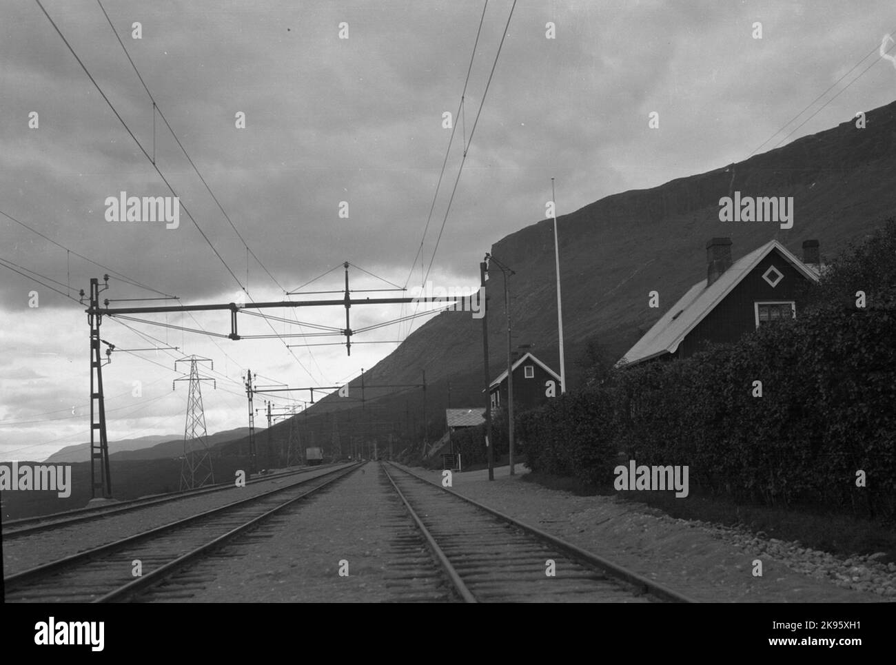 Le site de circulation de la gare construit en 1902, et en 1904 étendu avec un appartement résidentiel. Maison de station d'un étage en bois. Modernisé en 1941 Banque D'Images