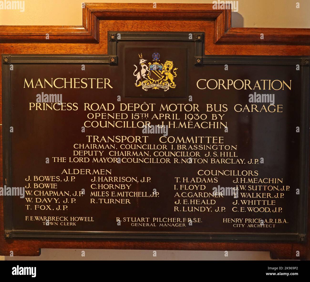 Plaque du dépôt Princess Road de Manchester Corporation, ouverte en 1930, Conseiller Meachin Banque D'Images