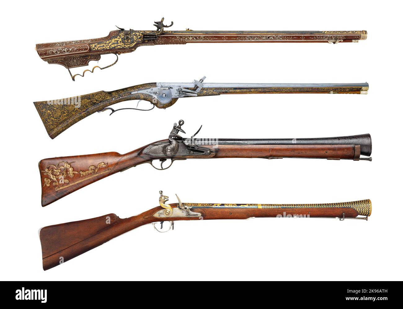 Vieilles armes à feu anciennes de 17th et 18th siècles à fusil isolées sur fond blanc. Vue latérale de la serrure à roues et des canons à roues anciens Banque D'Images
