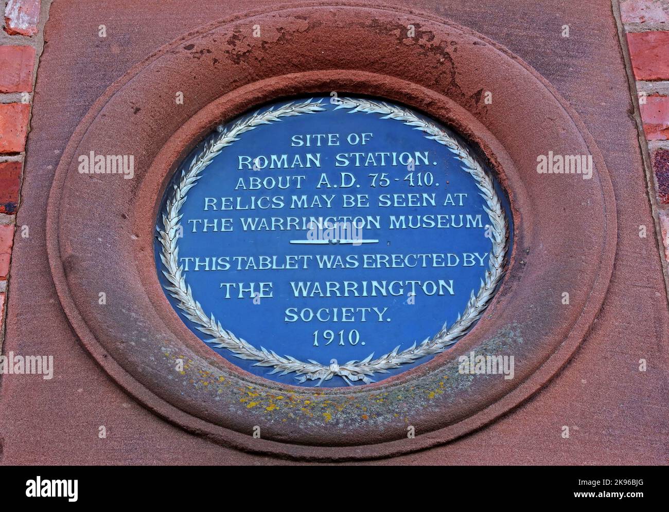 Site de la station romaine au sujet de la plaque AD 75-410, Wilderspool, Warrington, reliques peuvent être vus au musée, érigé en 1910 Banque D'Images