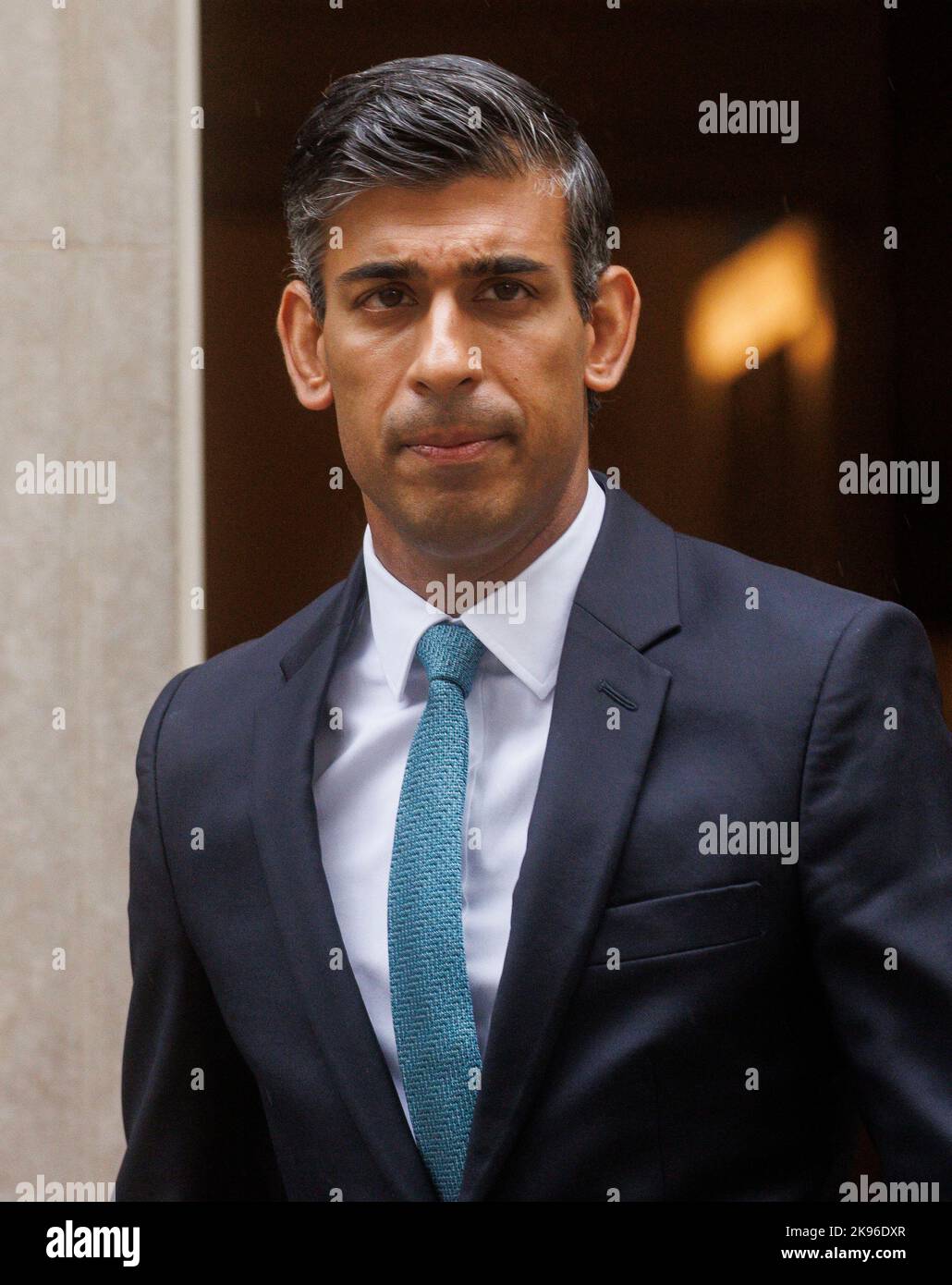 Londres, Royaume-Uni. 26th octobre 2022. Le Premier ministre, Rishi Sunak, quitte le 10 Downing Street pour se rendre au Parlement pour ses premières questions des premiers ministres. Crédit : Karl Black/Alay Live News Banque D'Images