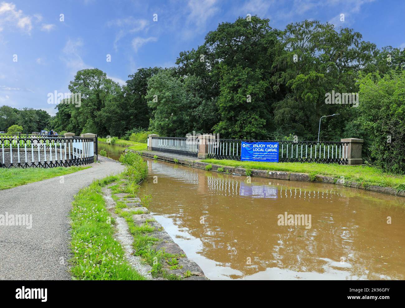 Nantwich Aqueduct est un aqueduc navigable à Acton, Nantwich, Cheshire, Angleterre, Royaume-Uni, Qui porte le canal de Shropshire Union Banque D'Images