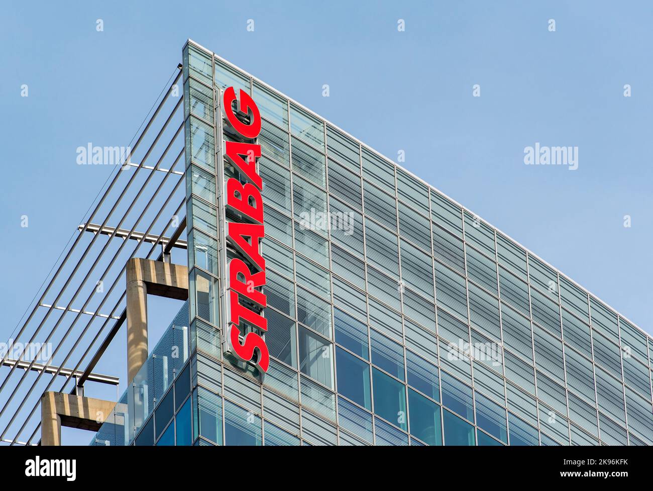 Signe avec le logo de la société, Strabag Haus, Vienne Donau City, Wien, Autriche Banque D'Images