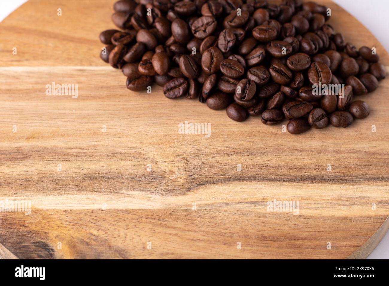 photos de grains de café sur une planche en bois Banque D'Images