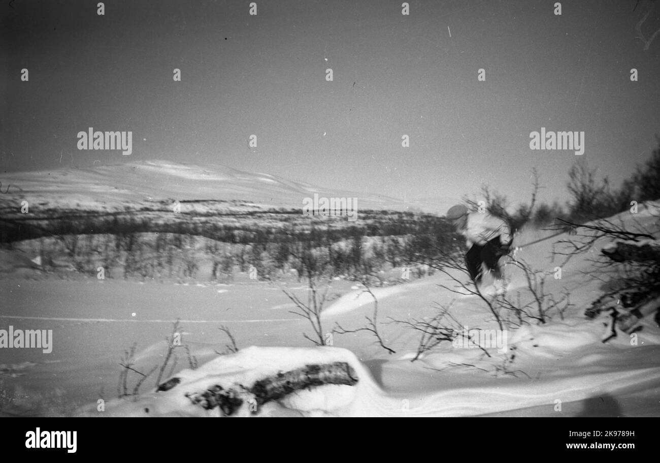 Les skieurs dans les montagnes Banque D'Images