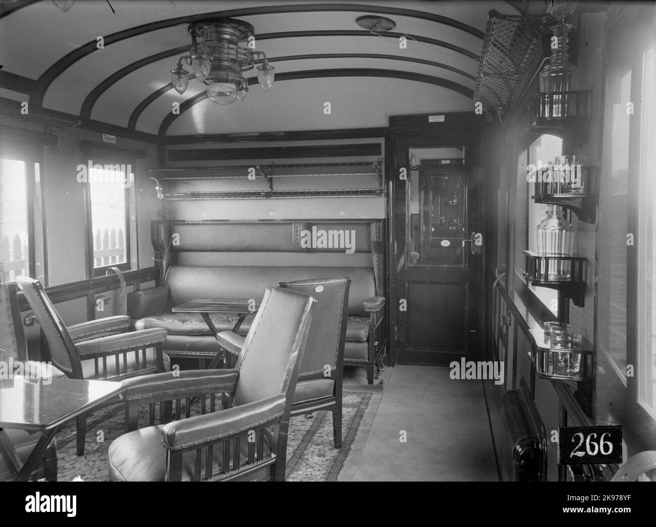 Chemins de fer Bergslager, BJ BCO4 68. Chariot intégré à Linköping 1915. Entretien de l'eau. Banque D'Images