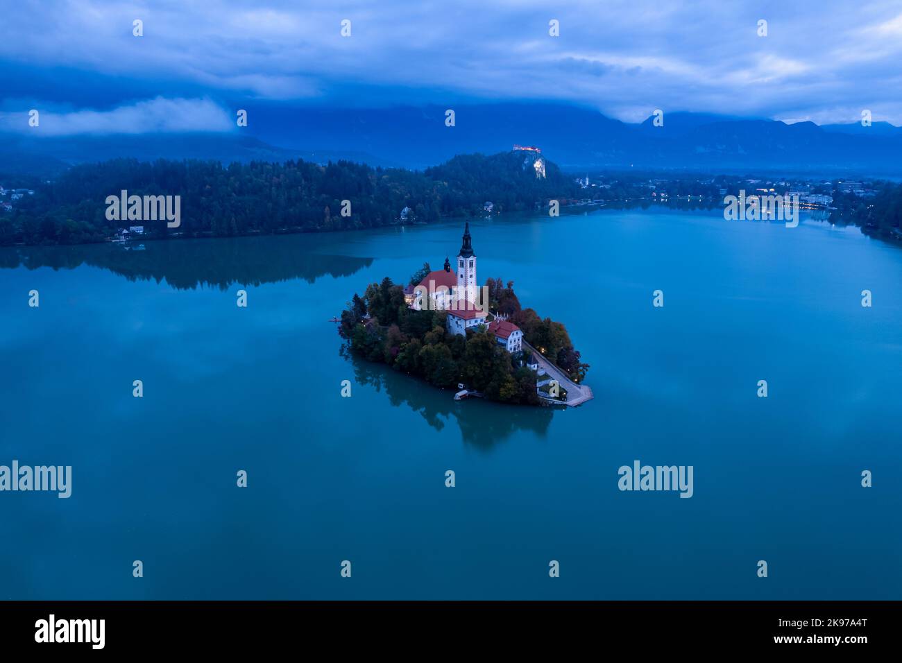 Église de l'Assomption de Marie, lac Bled, photo de drone Banque D'Images