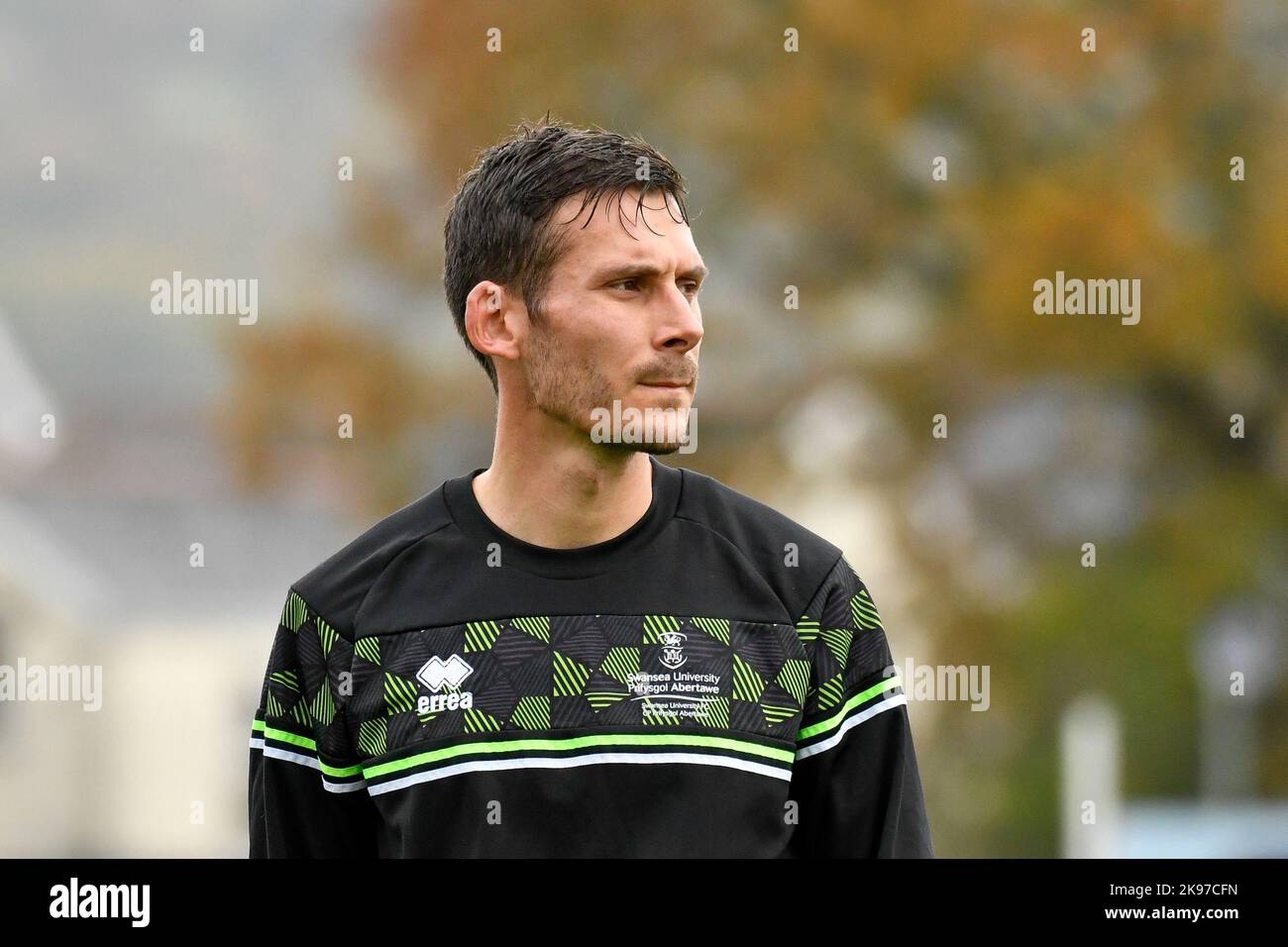 Ammanford, pays de Galles. 22 octobre 2022. Adam Morgan de l'Université Swansea lors de l'échauffement avant le match avant le match de la Ligue du Sud JD Cymru entre Ammanford et l'Université Swansea au terrain de loisirs d'Ammanford, pays de Galles, Royaume-Uni le 22 octobre 2022. Crédit : Duncan Thomas/Majestic Media. Banque D'Images