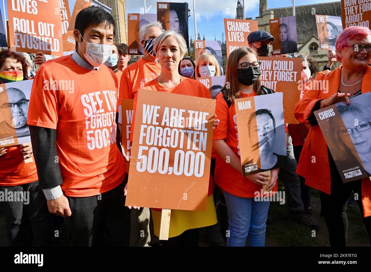 Londres, Royaume-Uni. Daisy Cooper, chef adjoint des libéraux démocrates. Des groupes de patients, des associations caritatives et des cliniciens se sont réunis sur la place du Parlement pour sensibiliser un demi-million de personnes vulnérables, dont beaucoup n'ont jamais retrouvé la vie normale après le confinement de Covid. La campagne demande au gouvernement d'annuler sa décision et de déployer immédiatement Evushushed pour les immunodéprimés. Banque D'Images