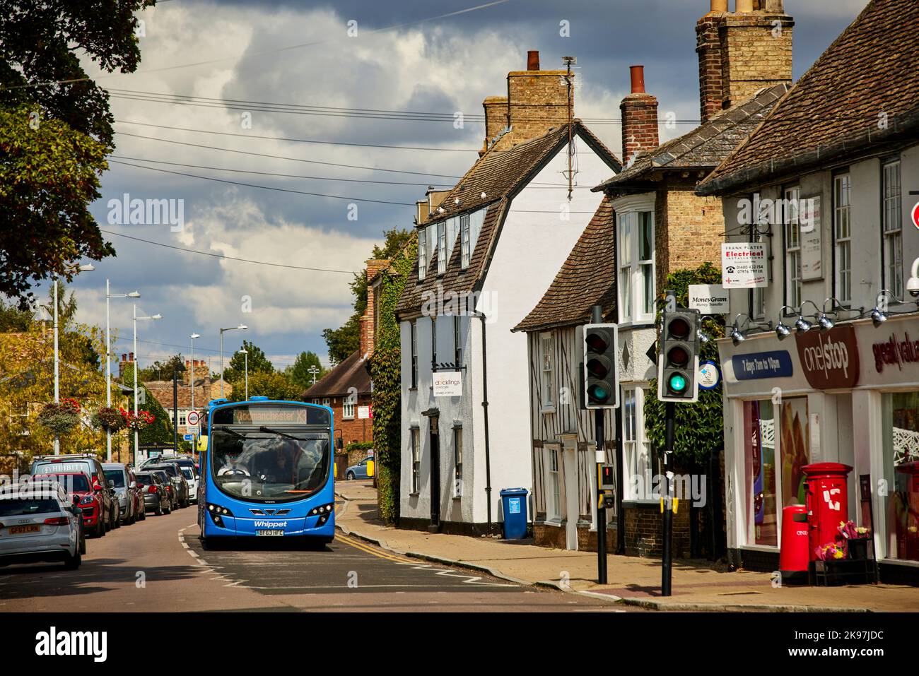 Godmanchester, Huntingdonshire, Cambridgeshire, Angleterre. Bus local de Whippet Coaches Ltd dans le village Banque D'Images