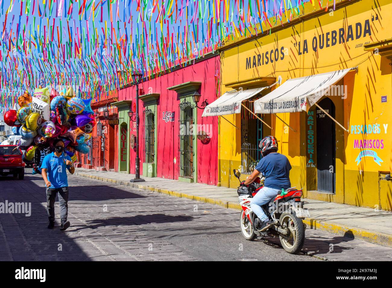 Scène de rue commerciale à Oaxaca Mexique coloré Banque D'Images