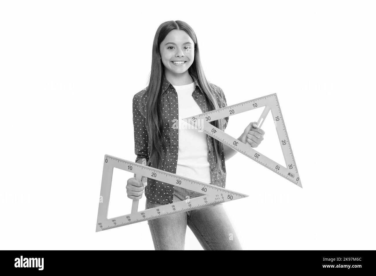 heureux enfant tenir triangle règle étude algèbre à l'école isolée sur blanc, de retour à l'école Banque D'Images