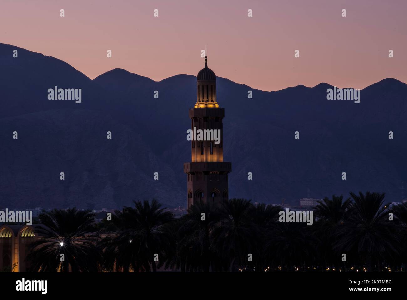Muscat , Oman-septembre, 16,2022 : la grande mosquée du Sultan Qaboos est la plus grande mosquée d'Oman, située dans la capitale de Muscat. Banque D'Images Muscat , Oman-septembre, 16,2022 : la grande mosquée du Sultan Qaboos est la plus grande mosquée d'Oman, située dans la capitale de Muscat. Banque D'Images