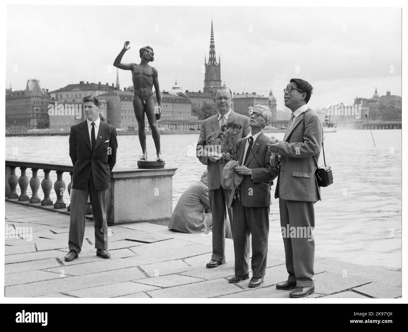 Docteur T. Kagawa devant l'hôtel de ville de Stockholm. Banque D'Images