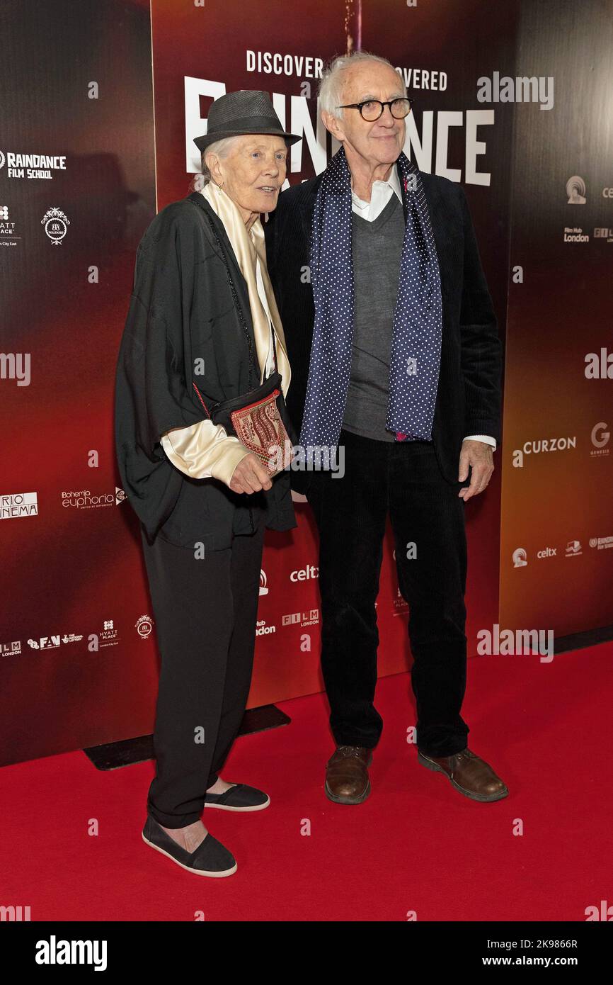 Vanessa Redgrave et Jonathan Pryce assistent au gala d'ouverture du Festival du film de Raindance, avec la première internationale du Corner Office à Curzon Mayfair, Londres. Date de la photo: Mercredi 26 octobre 2022. Banque D'Images