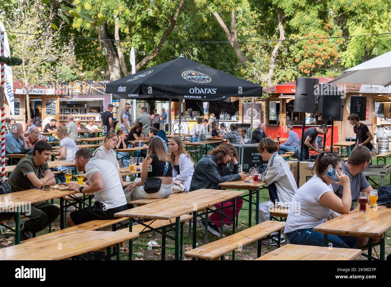 Budapest, Hongrie - 1st septembre 2022 : festival de la bière sur la place Szabadság dans le centre de Budapest Banque D'Images