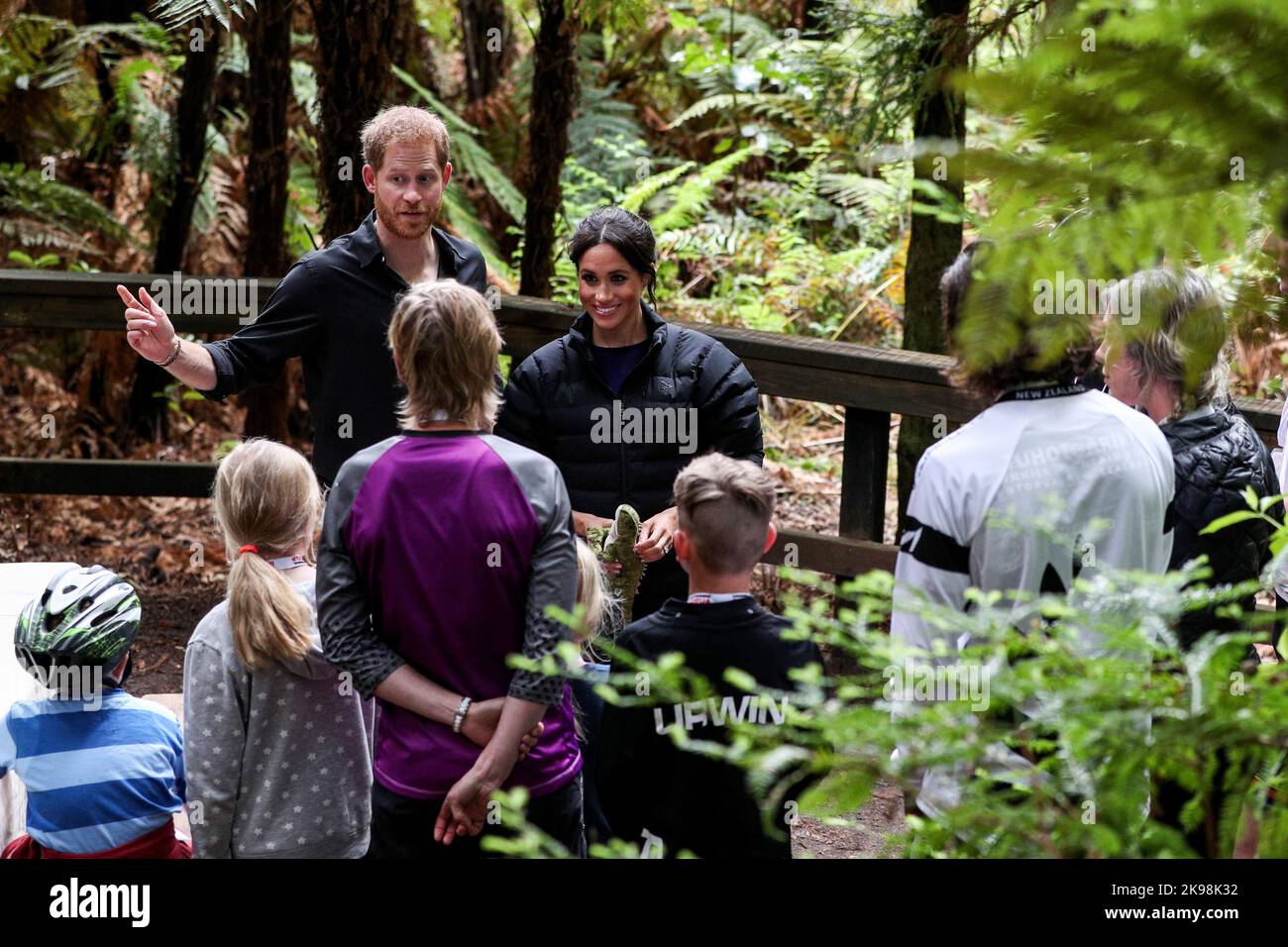 Le duc et la duchesse de Sussex au Redwood Memorial Grove, où ils entendent parler de l'importance du vélo de montagne pour la Rotorua et l'ECON nationale Banque D'Images