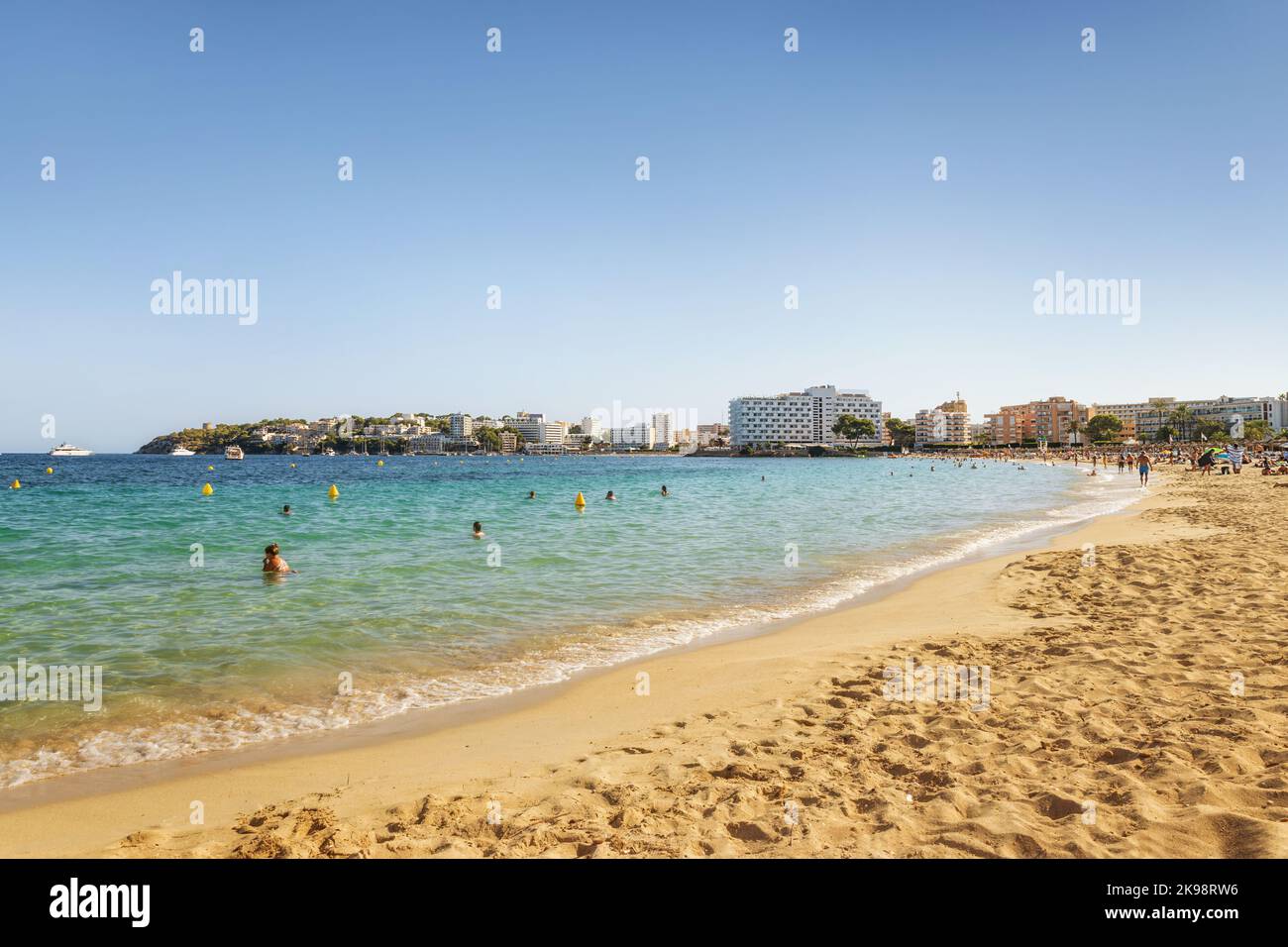 Journée ensoleillée sur la plage de Magaluf, île de Majorque, Espagne Banque D'Images