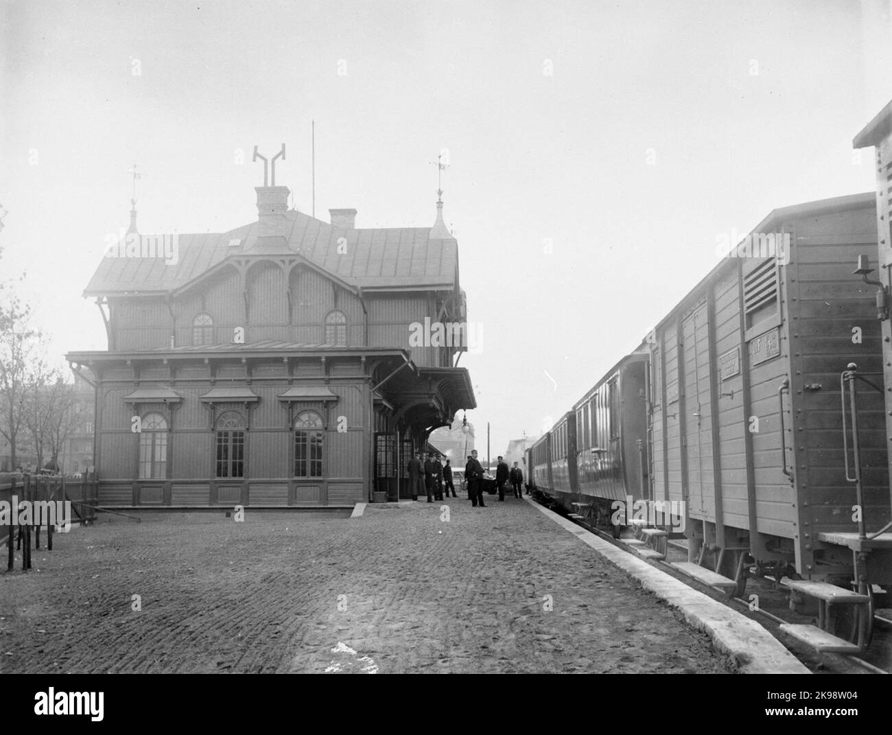 VGJ, Västergötland - Gothenburg Railway la première gare de GJ pour le trafic passagers était située à Lilla Bommen et s'appelait Göteborg Västgöta. La photo est de 1902 et montre la nouvelle station de la maison de camion f Banque D'Images