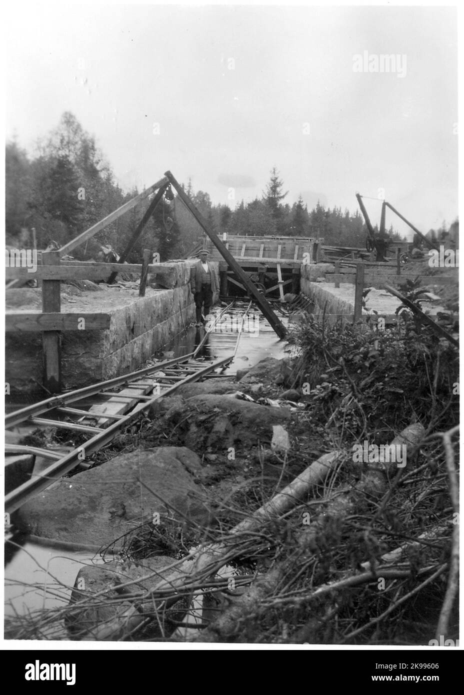 Tambour sur Pinebobäcken 3x1.5 maçonnerie. Voies de Decauville, les longueurs de rails finis ont été utilisées comme voies provisoires pour les véhicules de travaux sur voies. Banque D'Images