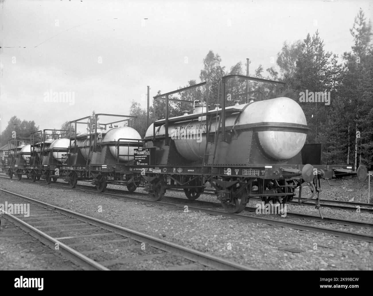 Nora Bergslags Railway, NBJ Q12 502008 et d'autres. Chariot avec réservoir en aluminium pour acide nitrique. Banque D'Images