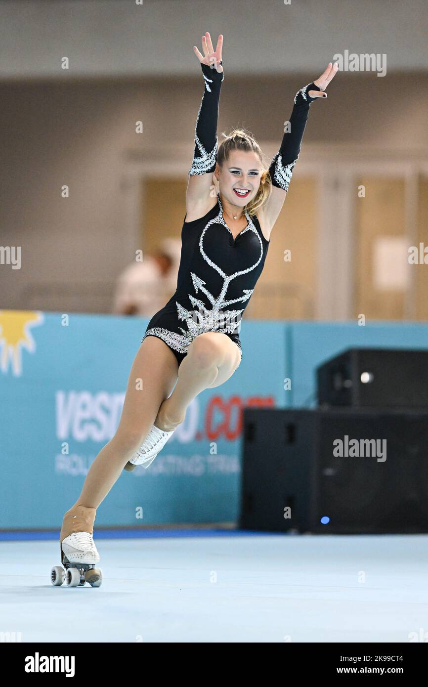 EMILIA ZIMERMANN, Allemagne, se produit en danse solo pour femmes âgées - danse de style aux Jeux artistiques de patinage 2022 au Parc olympique de la jeunesse - Amrica Pabelln, on 25 octobre 2022 à Buenos Aires, Argentine. Credit: Raniero Corbelletti/AFLO/Alay Live News Banque D'Images