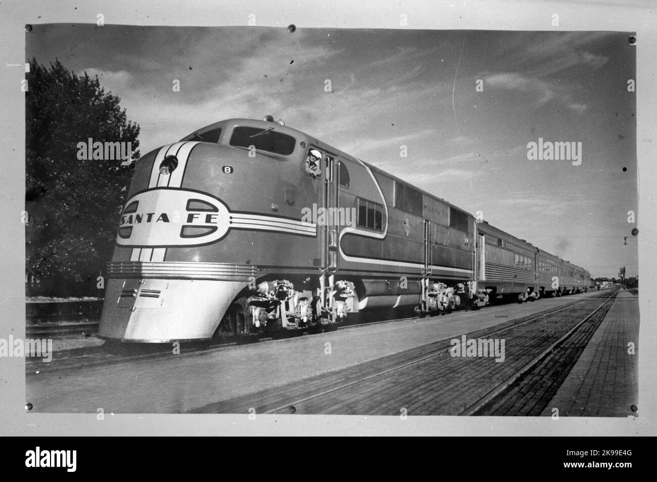Atchison, Topeka et Santa Fe Railway, ATSF train de voyageurs 'Golden Gate', dessiné par le Dieselook ATSF EMC E1 8. Banque D'Images
