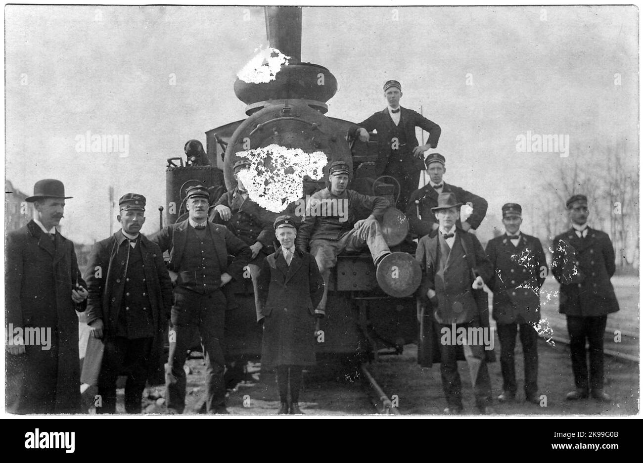 Regardez le personnel avec la boîte de vitesses à la gare de Karlshamn. Banque D'Images