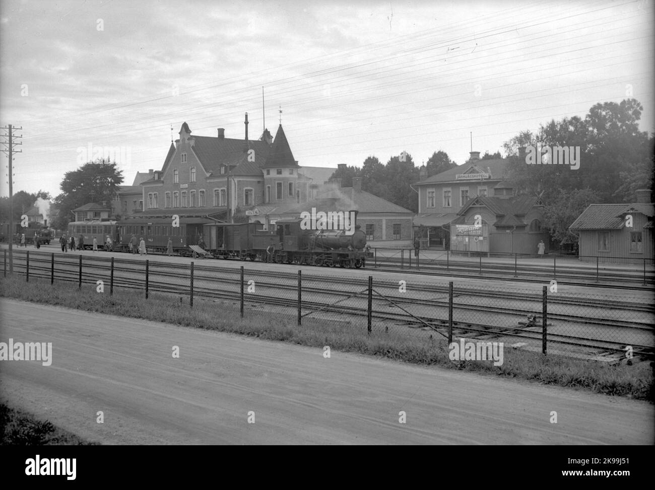 VGJ Lok 6 en train, (Västergötland Gothenburg Railway) la gare a été