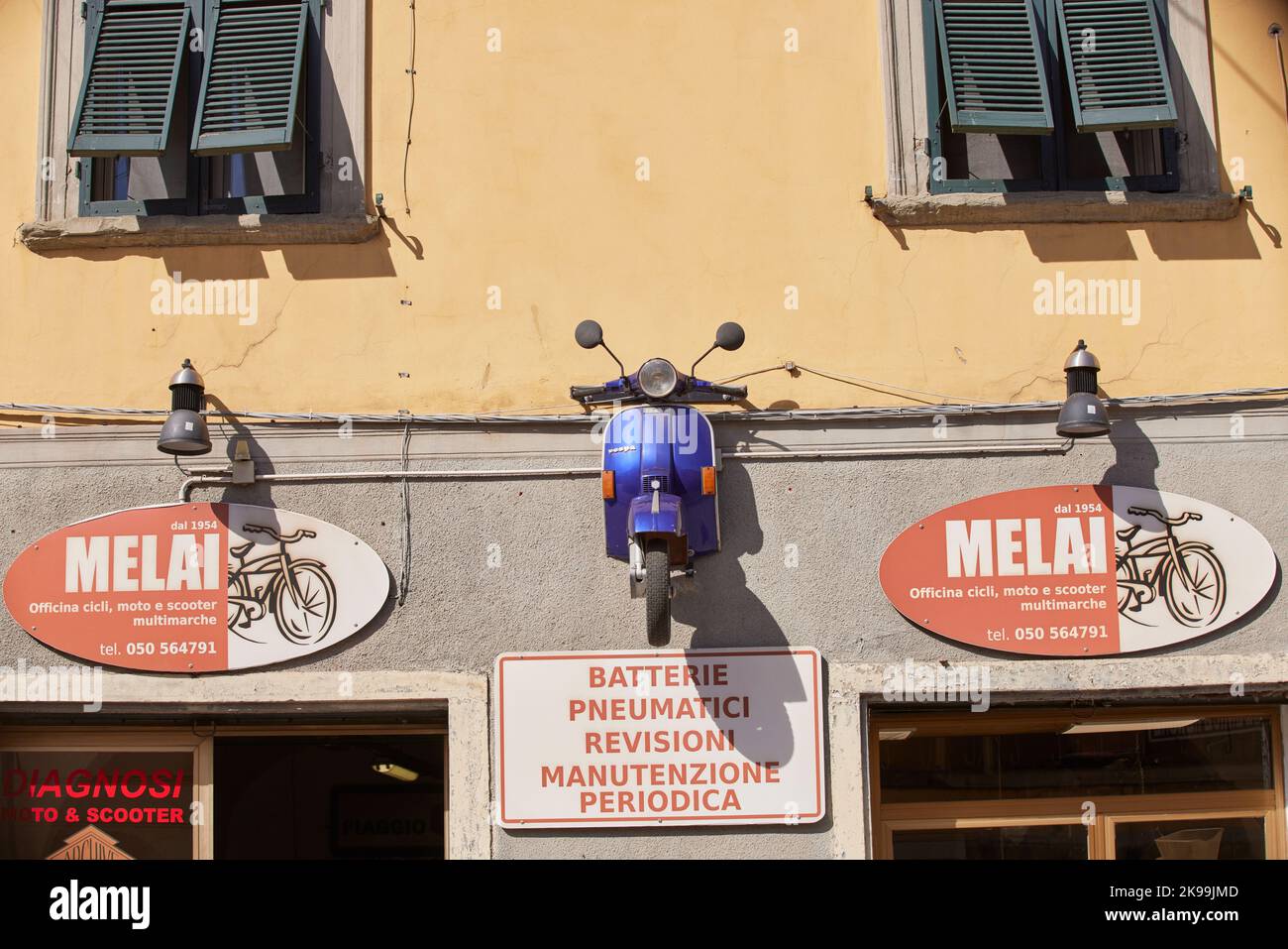 Pise, Toscane, Italie, boutique Vespa Banque D'Images