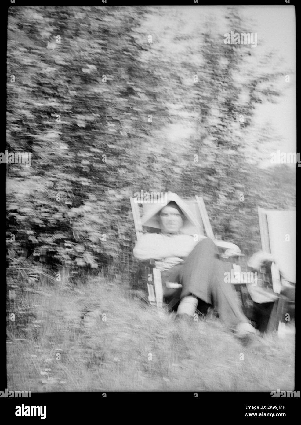 Homme dans une chaise longue. Banque D'Images