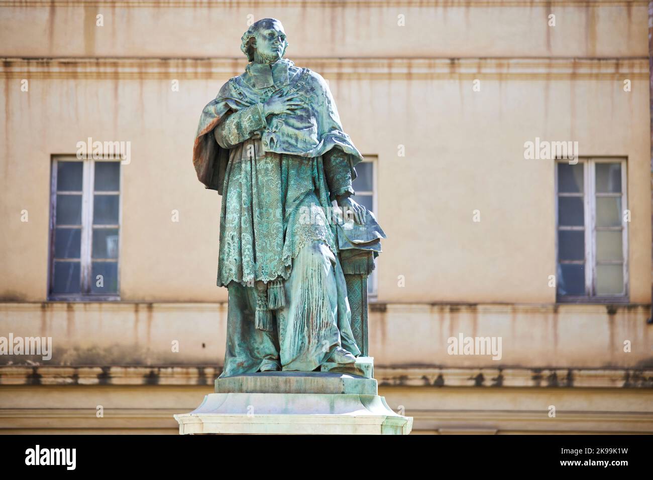 Port ville Ajaccio capitale de la Corse, île française en mer Méditerranée. Joseph Fesch, statue du Prince de France au Musée Fesch Banque D'Images