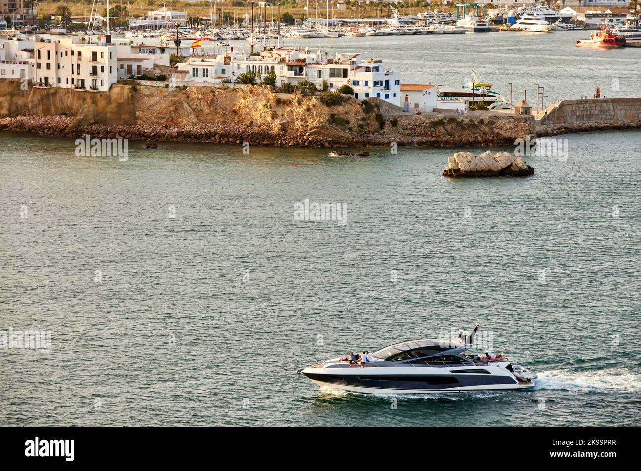Port ville Ibiza Iles Baléares, Espagne Mer méditerranée, bâtiments dans la vieille ville donnant sur le port de plaisance Banque D'Images