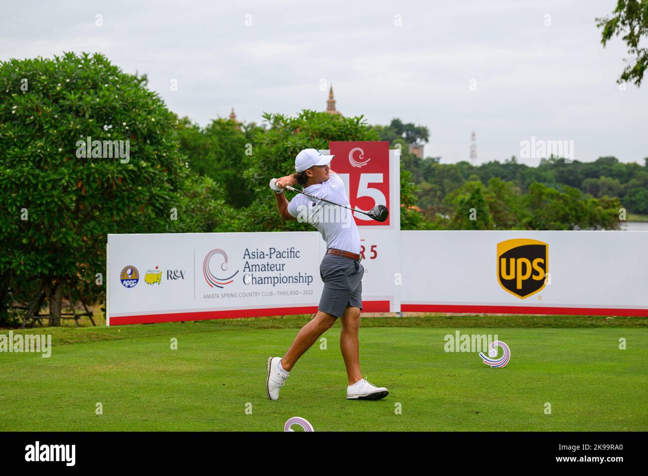 Chonburi, THAÏLANDE. 27th octobre 2022. Harrison Crowe, d'AUSTRALIE, est parti au trou 15 (son 6th) lors de la manche 1st du Championnat amateur Asie-Pacifique 2022 au Amata Spring Country Club, Chanburi, THAÏLANDE. Crédit : Jason Butler/Alay Live News. Banque D'Images