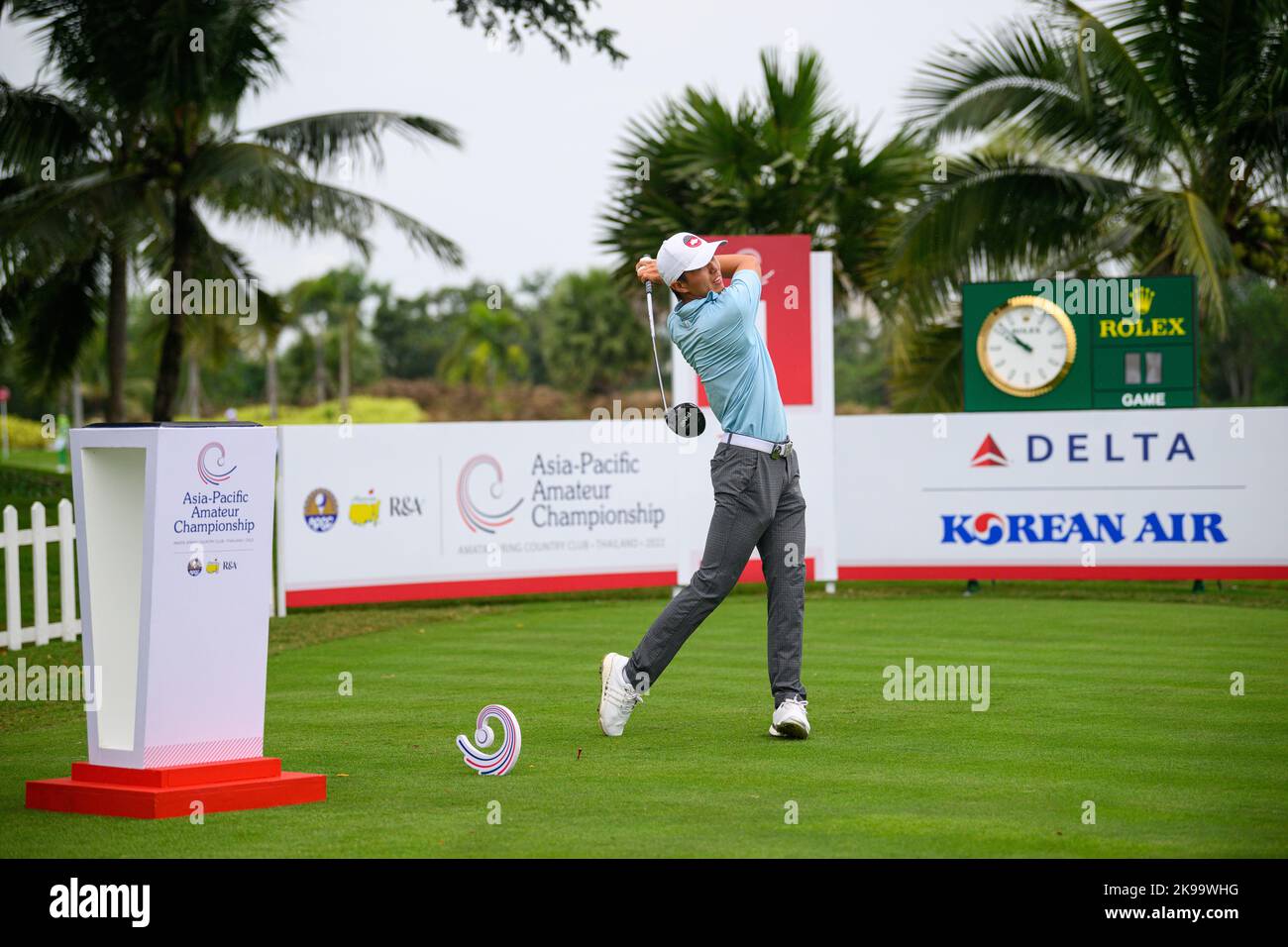 Chonburi, THAÏLANDE. 27th octobre 2022. James Leow, de SINGAPOUR, est parti au trou 1 (son 10th) lors de la manche 1st du Championnat amateur Asie-Pacifique 2022 au Amata Spring Country Club, Chanburi, THAÏLANDE. Leow prendra le premier pavillon en tête sur 5-moins de 67. Crédit : Jason Butler/Alay Live News. Banque D'Images