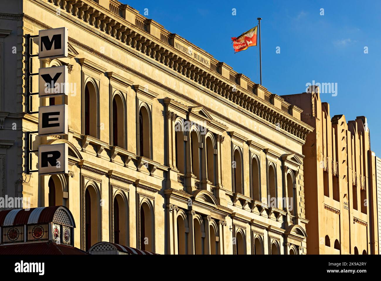 Ballarat Australie / vue extérieure des bâtiments de Mitchell datant de 1870, et maintenant connu comme centre commercial Central Square. Banque D'Images