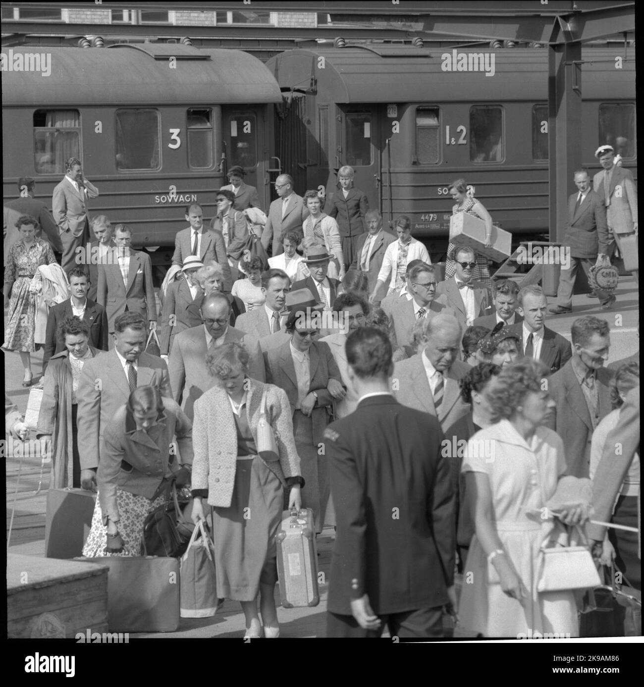 Voyageurs au départ. SJ Sleeping car 4479 Banque D'Images
