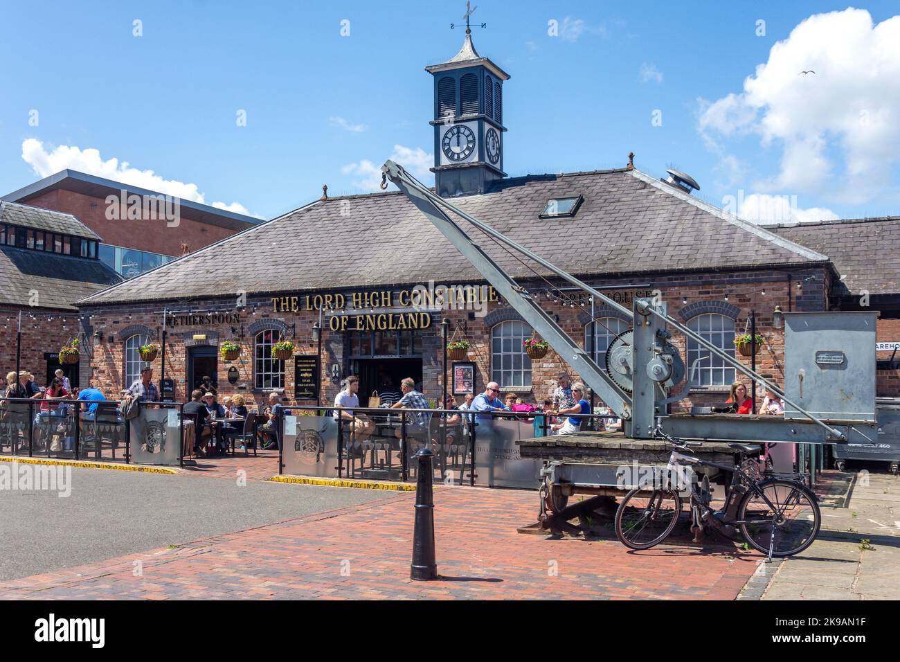 The Lord High Constable of England Pub (Wetherspoon), The Docks, Gloucester Docks, Gloucester, Gloucestershire, Angleterre, Royaume-Uni Banque D'Images