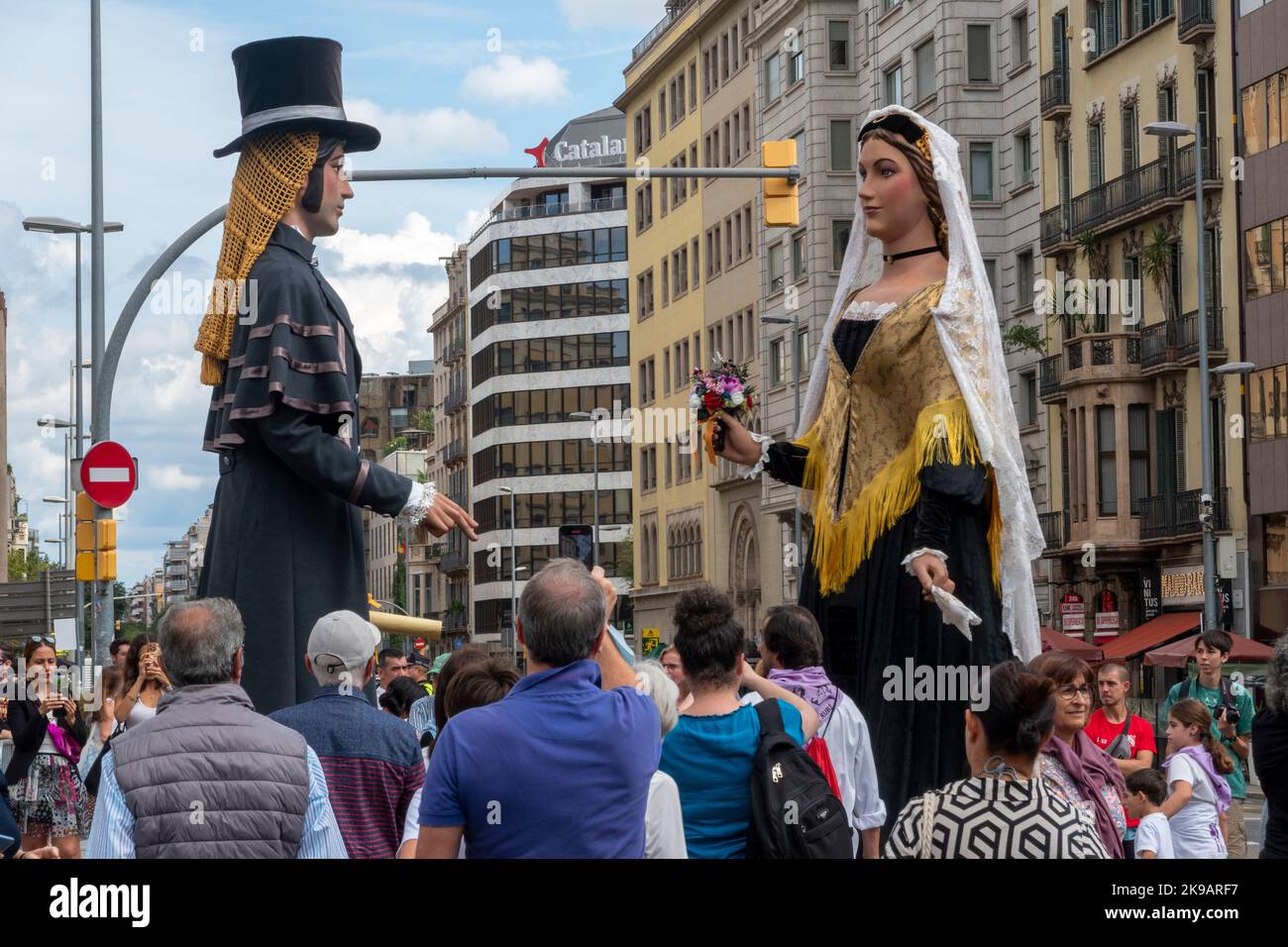 Barcelone, Catalogne, Espagne - 26 septembre 2022: Défilé avec des figures déguisées connues sous le nom de géants et de grands chefs aux festivités de la Merce de Barcelone Banque D'Images