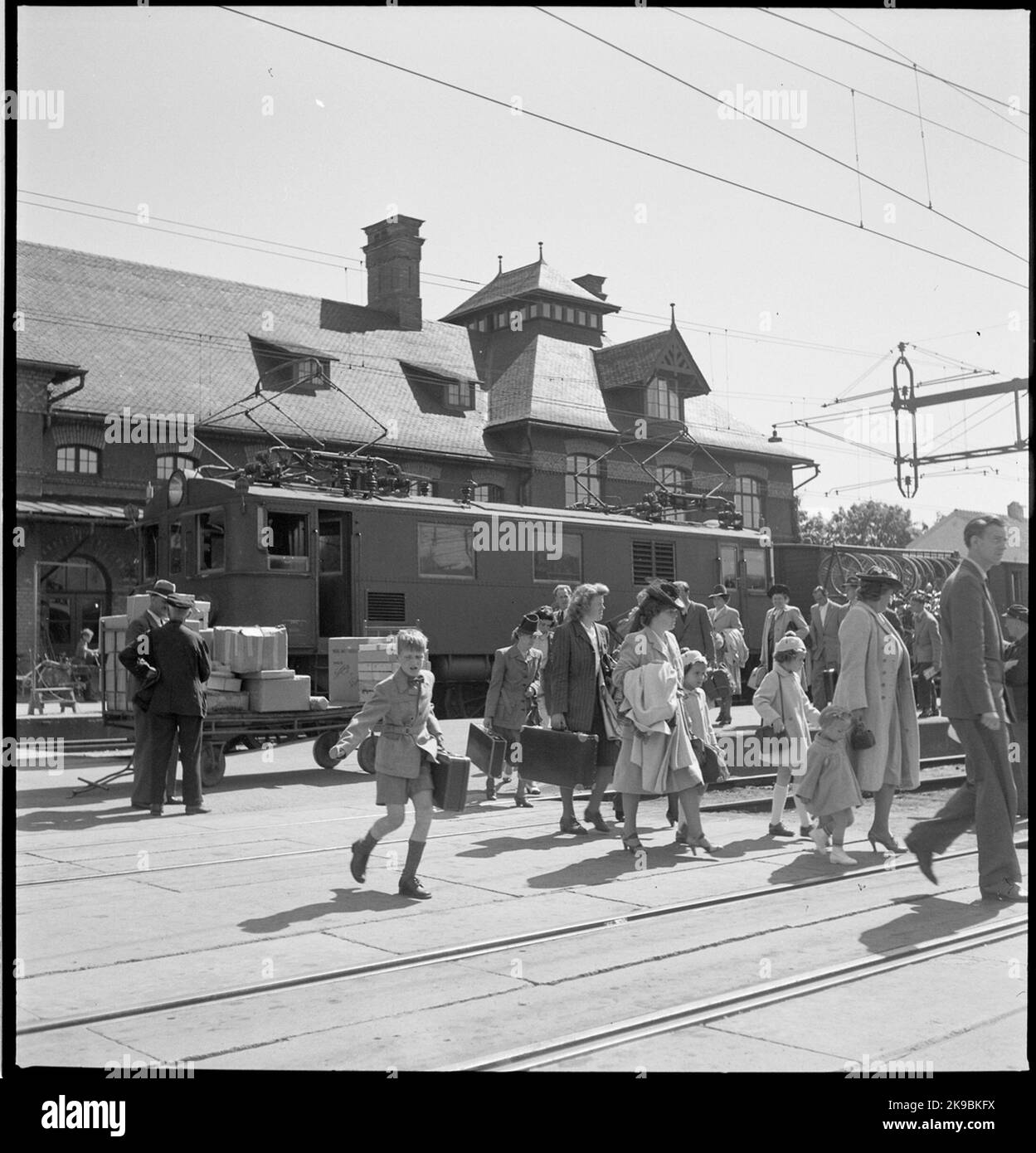 Voyageurs dans le quartier de la gare. Banque D'Images