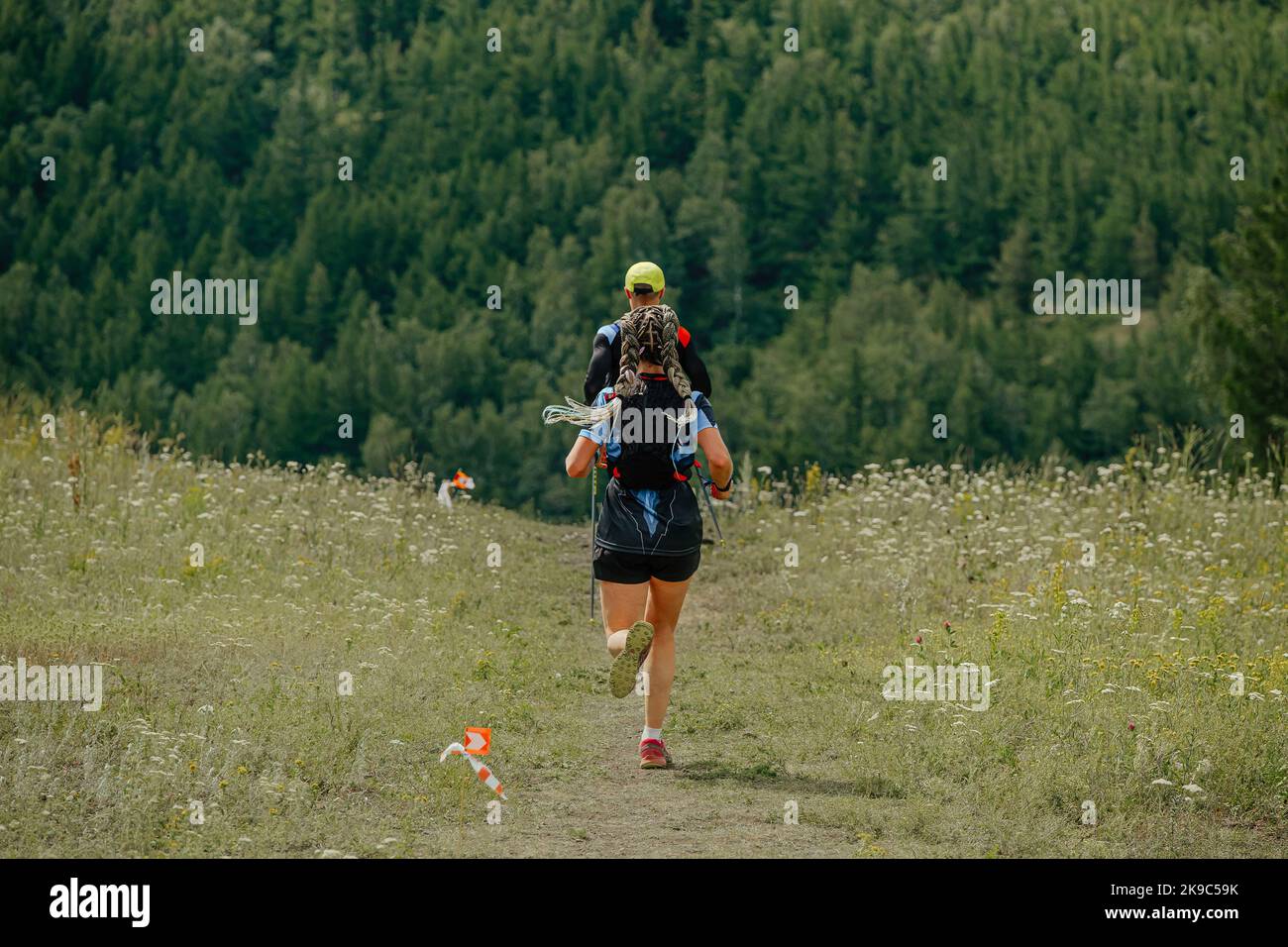 dos homme et femme courir la course de fond Banque D'Images