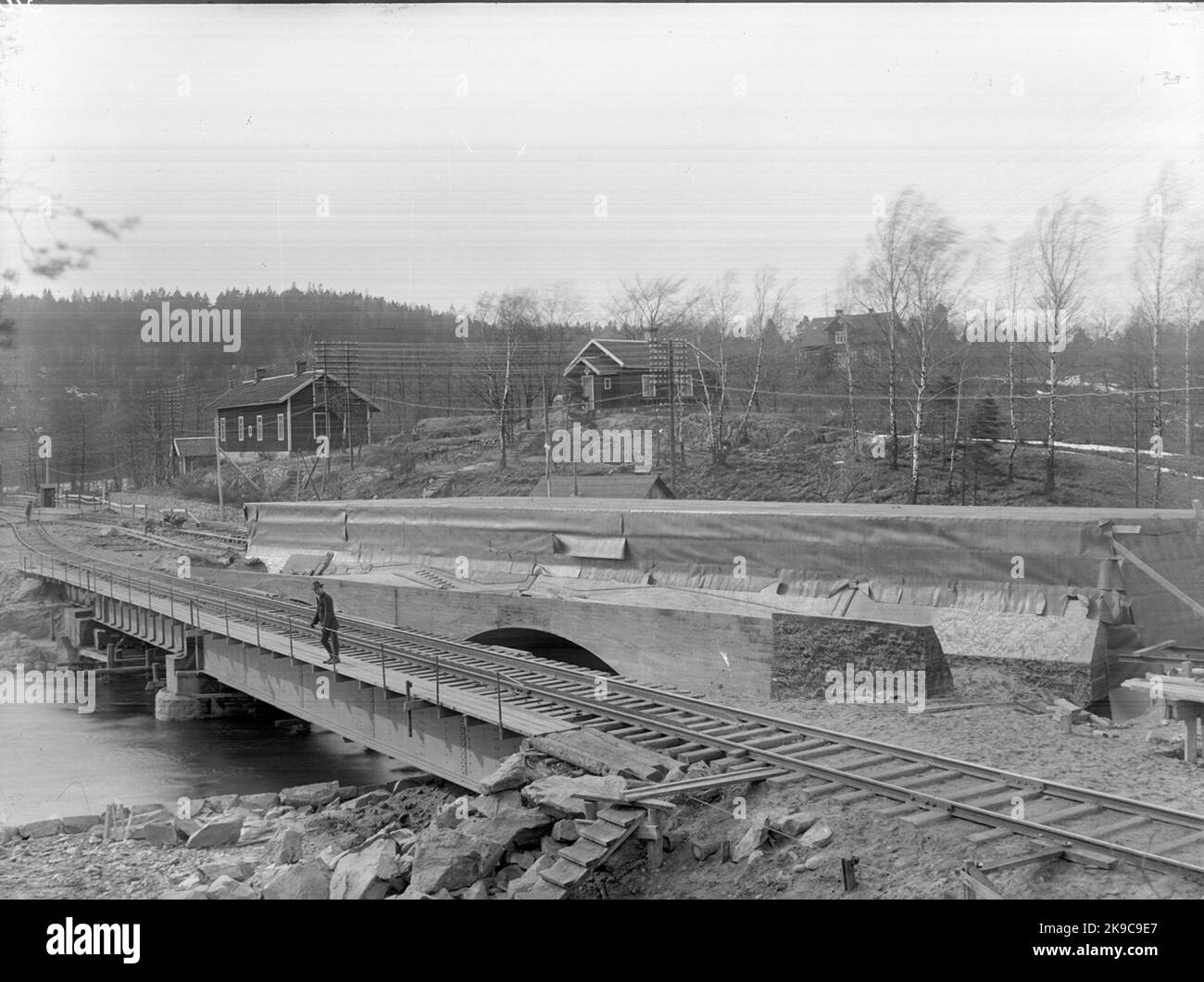 Chemin de fer et pont routier au-dessus de Säveån. Partille - Alingsås Banque D'Images