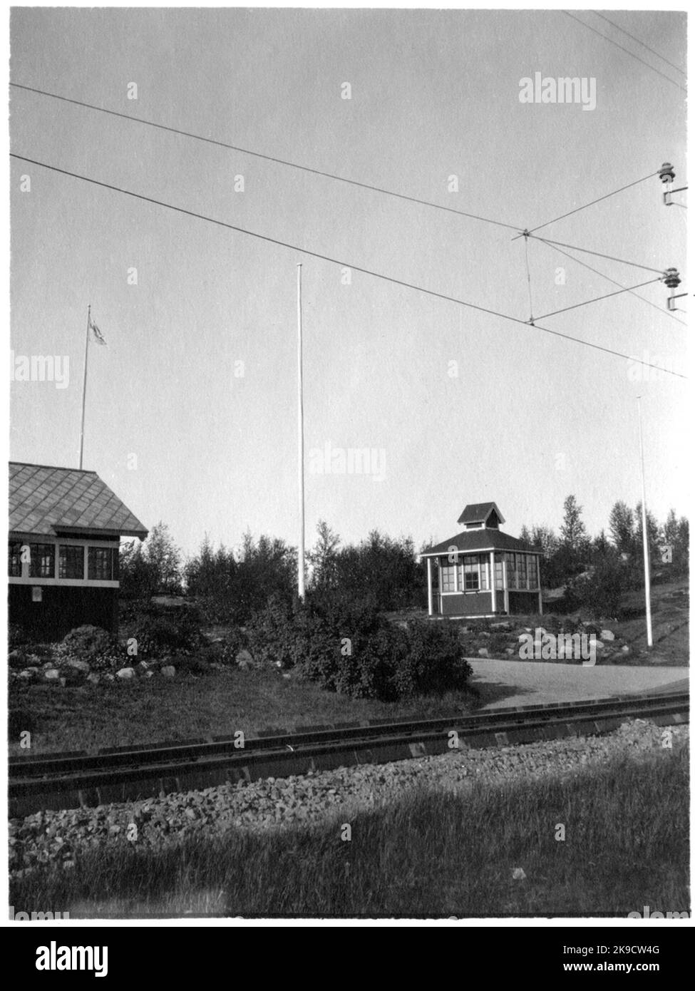 Station touristique Abisko. Partie en pierre avec les plantes de montagne de la ville, photographiée par le directeur du jardin de l'époque à la State Railways, Enoch CederPalm. Banque D'Images