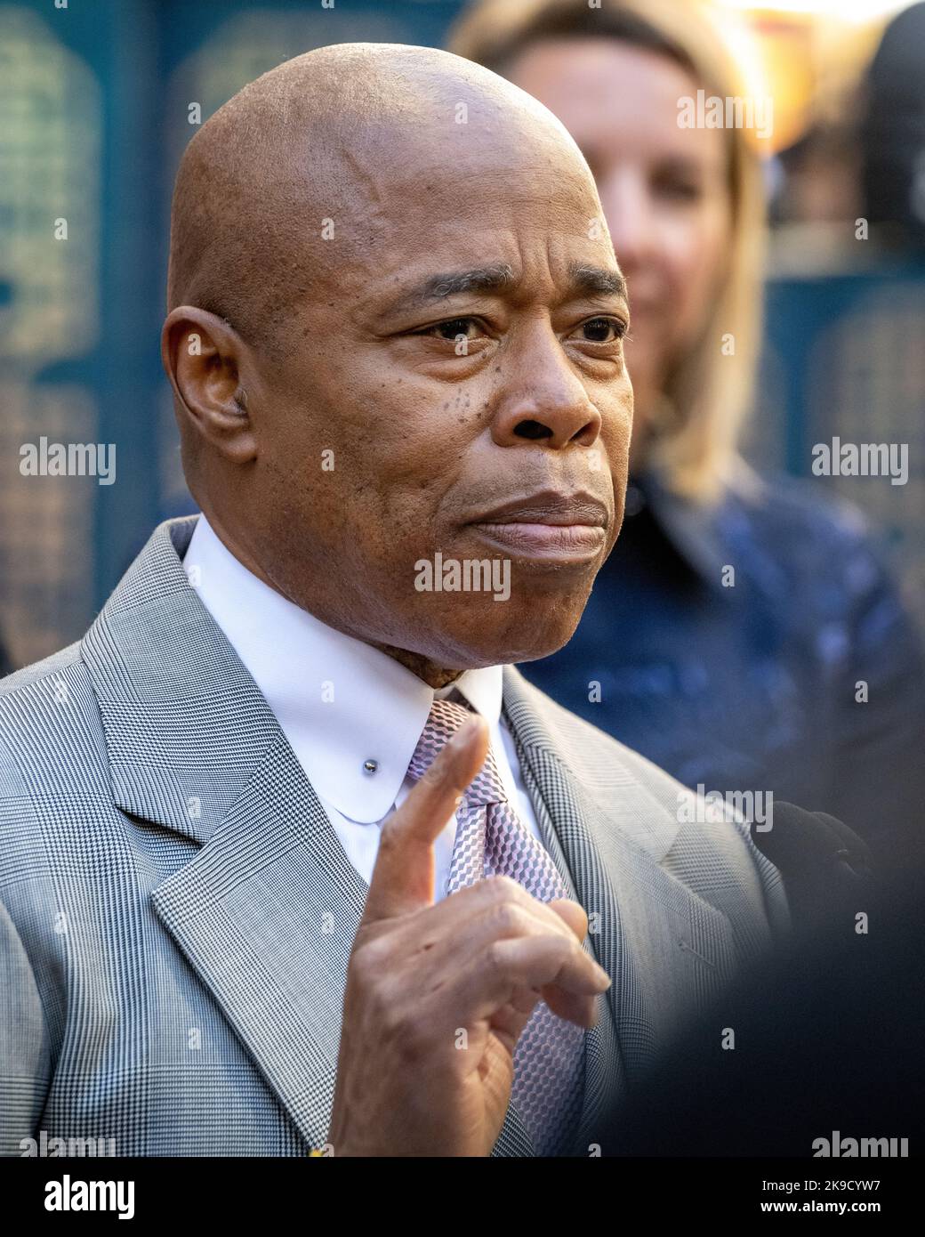 New York, États-Unis. 27th octobre 2022. Le maire de New York, Eric Adams, prend la parole lors de l'inauguration de la semaine du Mexique: Dia de Muertos au Rockefeller Center. Credit: Enrique Shore/Alay Live News Banque D'Images