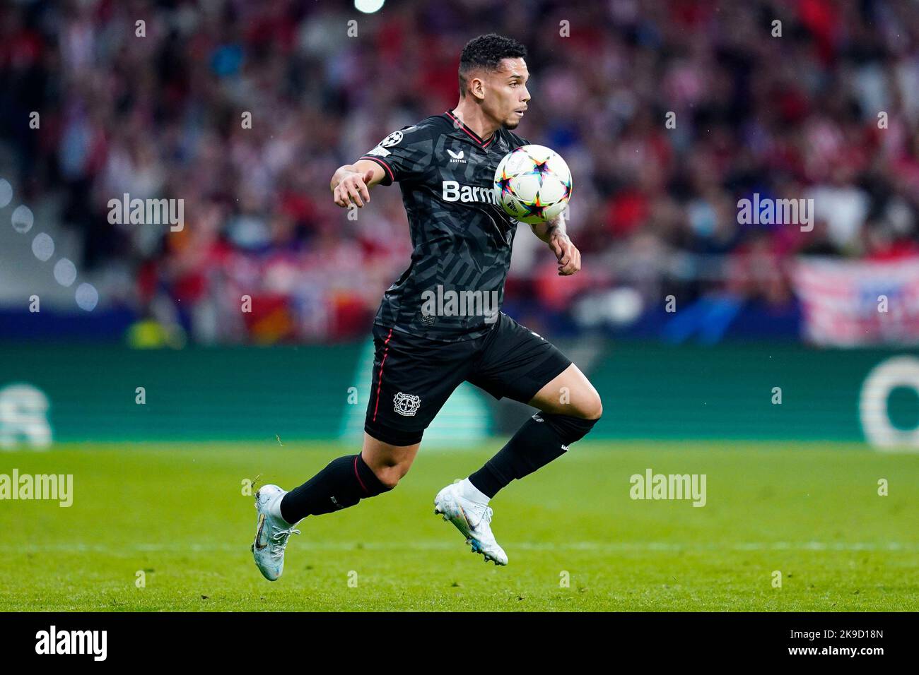 Paulinho de Bayer 04 Leverkusen lors du match de la Ligue des champions de l'UEFA, groupe B entre Atletico de Madrid et Bayer 04 Leverkusen a joué au stade Civitas Metropolitano à 26 octobre 2022, à Madrid, en Espagne. (Photo de Sergio Ruiz / PRESSIN) Banque D'Images