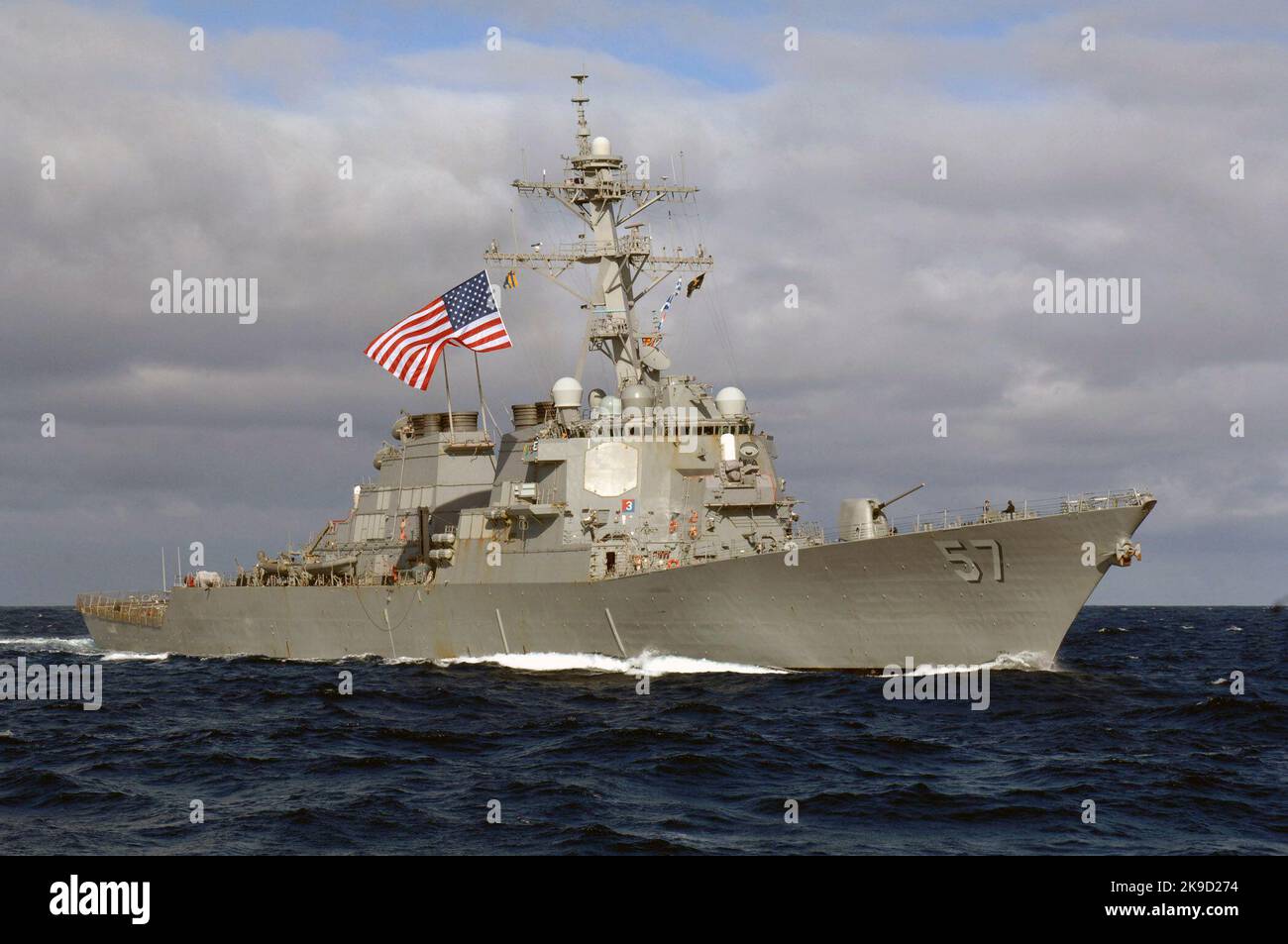 Le destroyer à missiles guidés USS Mitscher (DDG 57) U.S. Navy Banque D'Images