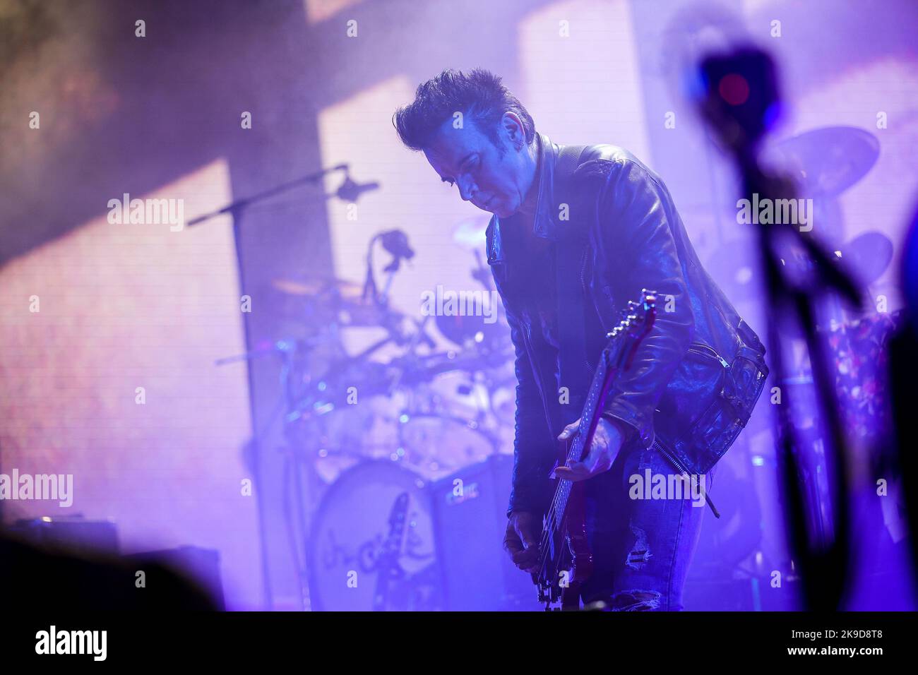 Simon Gallup, du groupe de rock anglais The Cure, se produit lors d'un concert à l'Arena Zagreb on 27 octobre 2022, à Zagreb, en Croatie. Photo: Luka Stanzl/PIXSELL Credit: Pixsell photo & video Agency/Alay Live News Banque D'Images