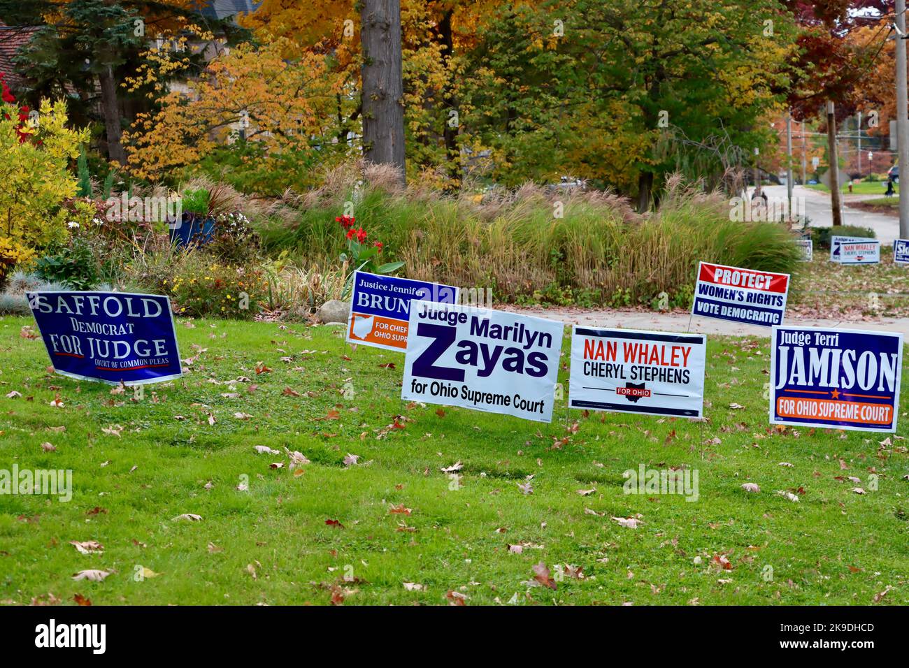 Pelouse avant pour les élections de mi-mandat de 2022 à Lakewood, Ohio Banque D'Images