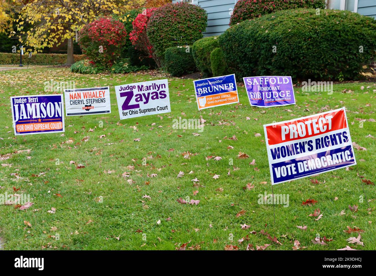 Pelouse avant pour les élections de mi-mandat de 2022 à Lakewood, Ohio Banque D'Images